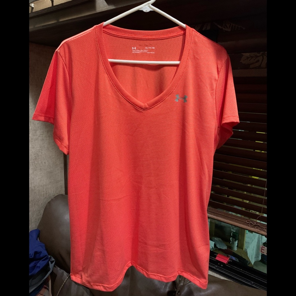 💕Under Armour Short Sleeve Top💕